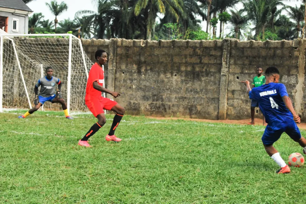 Close control….Uwaoma Godwin (Uchecaria FC), Player of week 3 ©️Fifty1 Alliance
