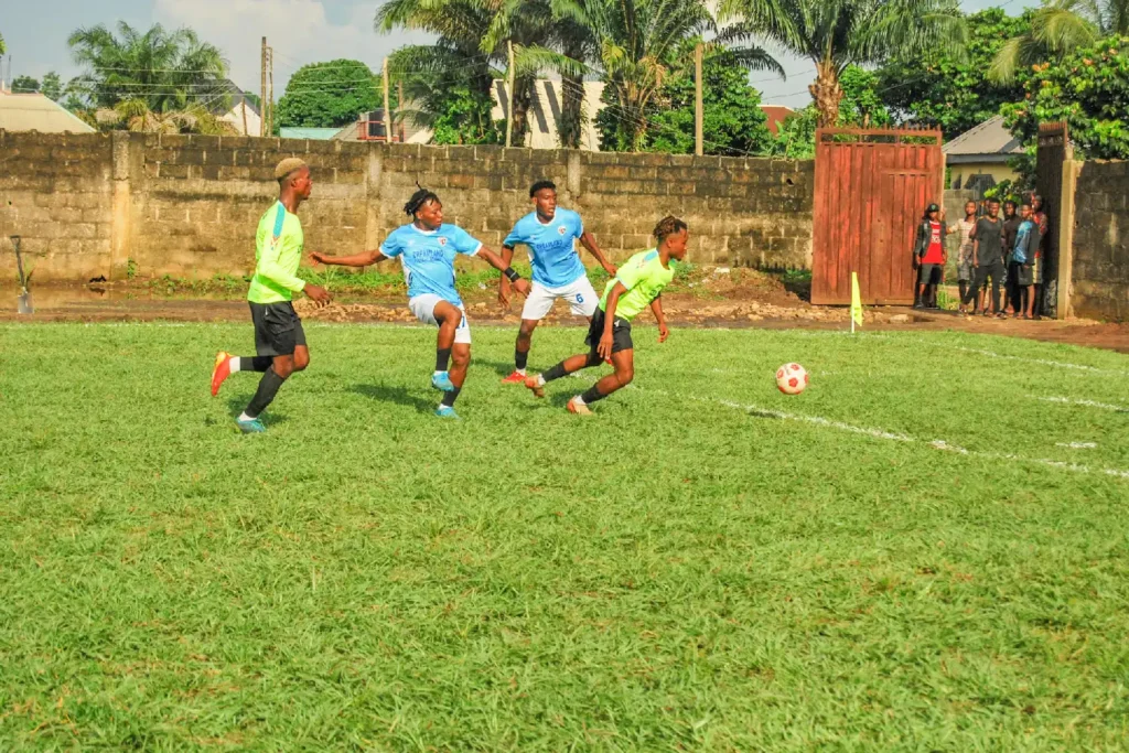 Chiedozie shades the ball after an attack by Dreamland led by Obughikem Victor and Dickson Boroclean